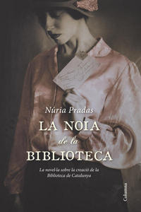 La noia de la biblioteca