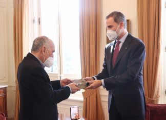 El rei Felip VI lliura a Joan Margarit el Premi Cervantes en un acte íntim i sense avís