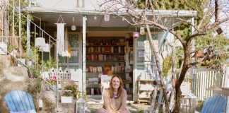 Alba Donati, la llibretera de la cabana literària del turó o la bogeria d’obrir una llibreria en un poble de 180 habitants