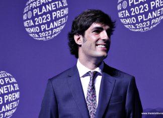 Qui és Alfonso Goizueta, el jove escriptor de 23 anys que ha aconseguit ser finalista del Planeta?