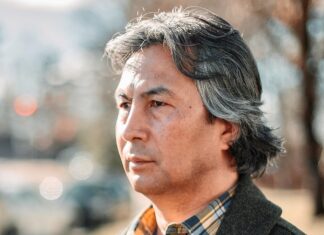 Tahir Hamut Izgil, la poesia com a resistència, distingit amb el Premi Veu Lliure 2025