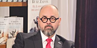 25 anys de L’ombra del vent de Carlos Ruíz Zafón | “L’èxit no em va canviar, només em va permetre seguir escrivint”